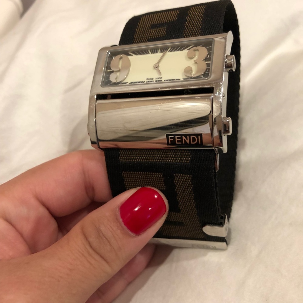 ⭐️ Final price drop! Fendi zip code watch in EUC